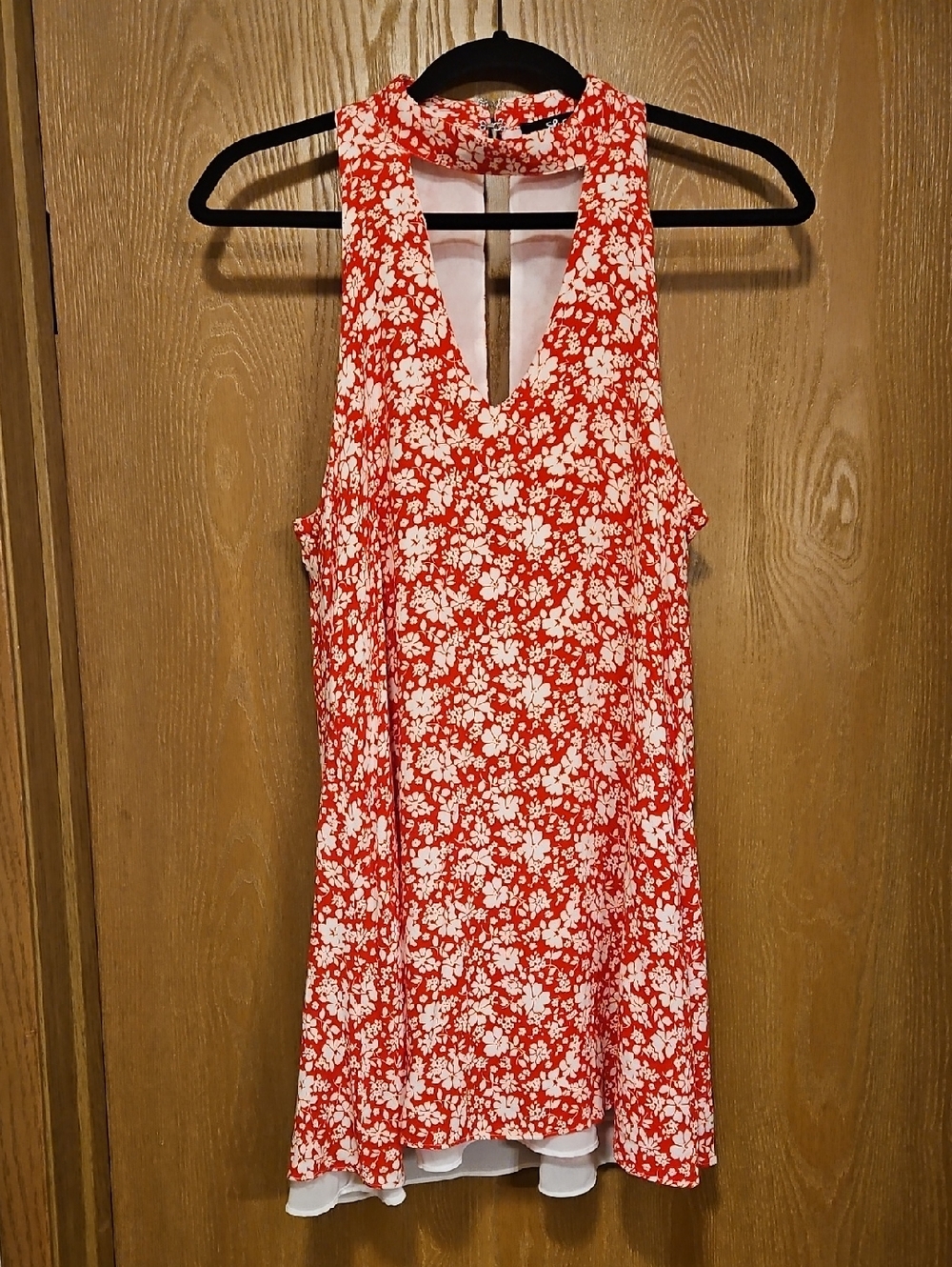 LuLus mid dress v neckline